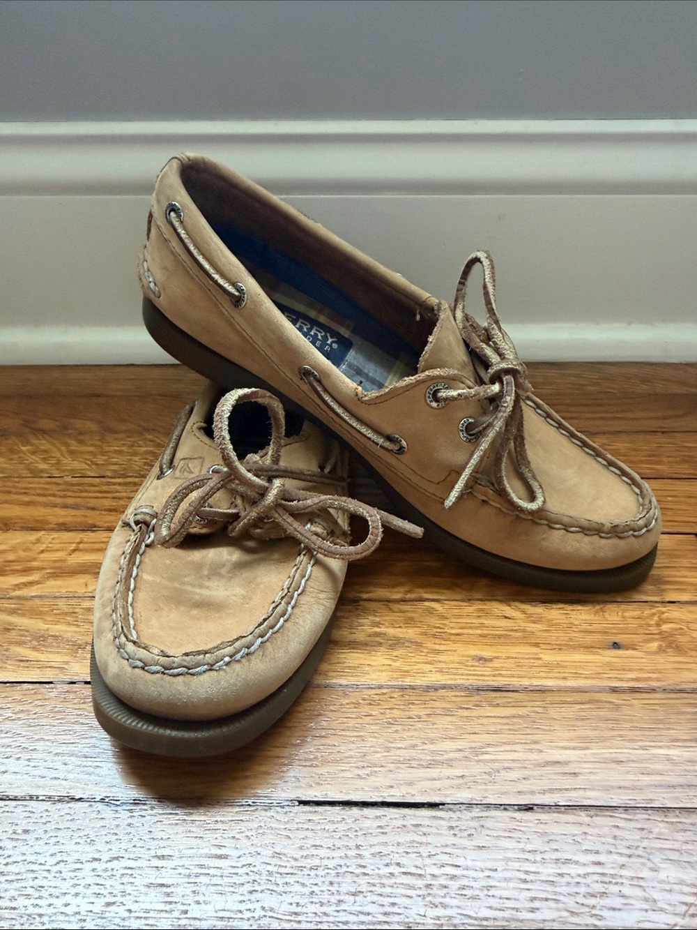 Sperry top Siders Boat Shoes for Fall in Women’s size 6.5.